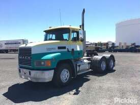 2002 Mack Value Liner - picture2' - Click to enlarge