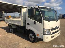2015 Hino 300 617 - picture0' - Click to enlarge