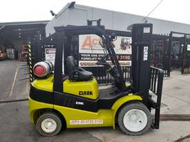 Clark Forklift 3000kg Container Mast Non Marking Tyres 2008 model 4800MM Lift - picture0' - Click to enlarge