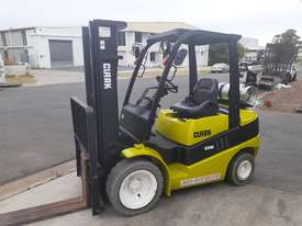 Clark Forklift 3000kg Container Mast Non Marking Tyres 2008 model 4800MM Lift - picture1' - Click to enlarge