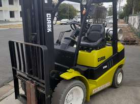 Clark Forklift 3000kg Container Mast Non Marking Tyres 2008 model 4800MM Lift - picture2' - Click to enlarge