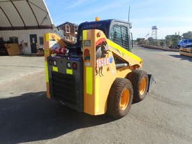 2016 MUSTANG 1650R SKID STEER LOADER - picture2' - Click to enlarge