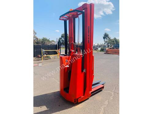 Lansing Bagnall 1T Compact Electric Reach Forklift - 4.2m High 1000kg Capacity