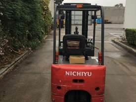 0.5T Battery Electric 3 Wheel Forklift - picture0' - Click to enlarge