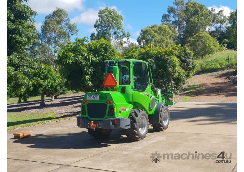 Avant 850 Compact Loader with Enclosed GT Cab