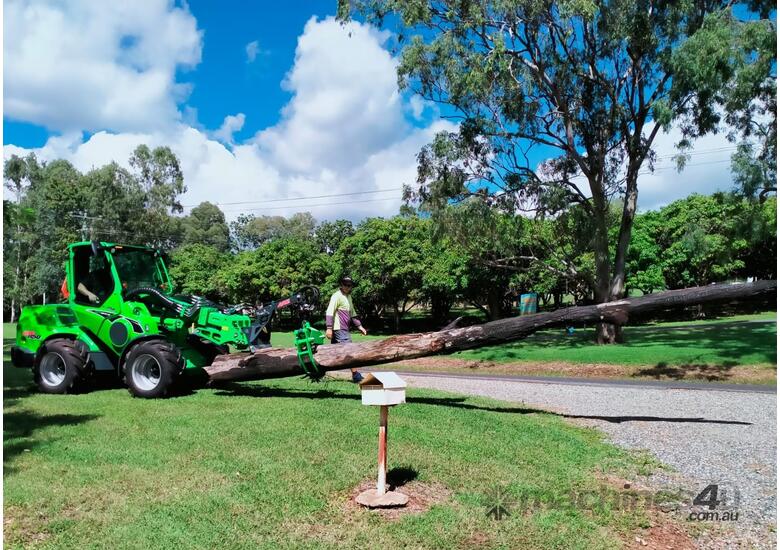 Avant 850 Compact Loader with Enclosed GT Cab