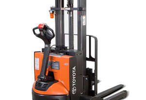 Toyota   6210 Walkie Stacker