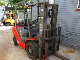 UN Hanzhou 3 ton Container Mast Dual fuels Used Forklift #1618 - picture0' - Click to enlarge