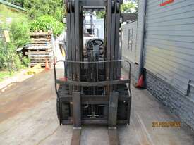 UN Hanzhou 3 ton Container Mast Dual fuels Used Forklift #1618 - picture1' - Click to enlarge
