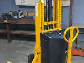 Semi Electric Stacker - picture0' - Click to enlarge