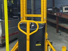 Semi Electric Stacker - picture0' - Click to enlarge