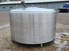 STAINLESS STEEL TANK, MILK VAT 3200lt - picture2' - Click to enlarge