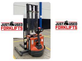 RAYMOND 6210 S/N 621-18-12591 1.1 TON 1100 KG CAPACITY WALKIE STACKER PEDESTRIAN FORKLIFT - picture2' - Click to enlarge