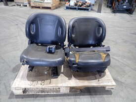 2 X TOYOTA FORKLIFT SEATS - picture0' - Click to enlarge