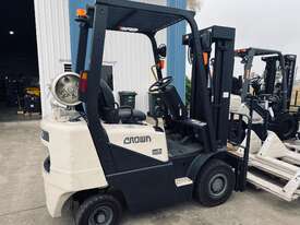 Crown Container Mast Forklift - picture0' - Click to enlarge