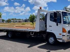 2015 HINO 500 SERIES 1022 TILT TRAY TRUCK - picture0' - Click to enlarge