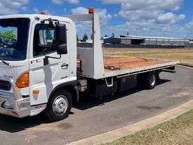 2015 HINO 500 SERIES 1022 TILT TRAY TRUCK - picture2' - Click to enlarge