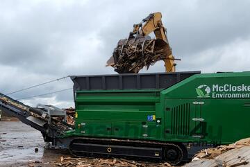 Mobile Shredder - McCloskey ESS-300 Single Shaft