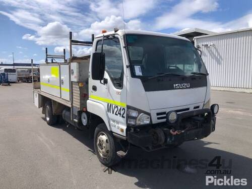 2006 Isuzu NPS300