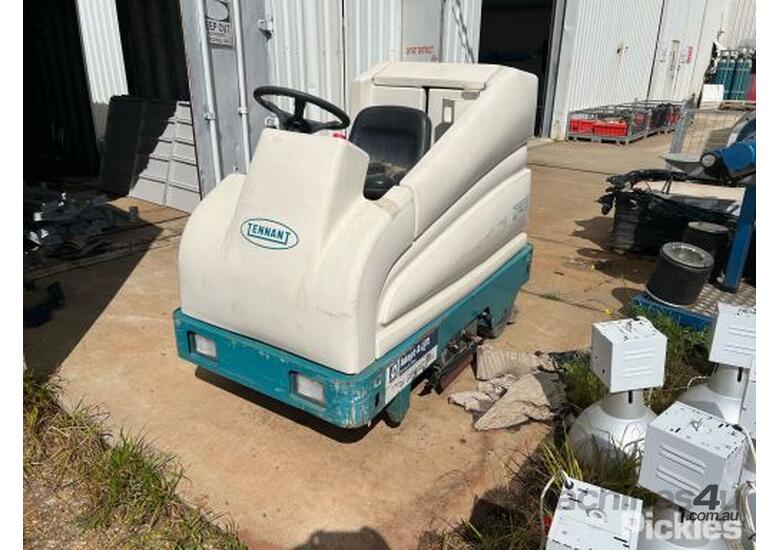 Used tennant 7200 Ride On Floor Scrubber in , Listed on Machines4u