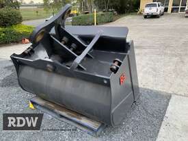 Excavator Tilting Batter Bucket  - picture2' - Click to enlarge