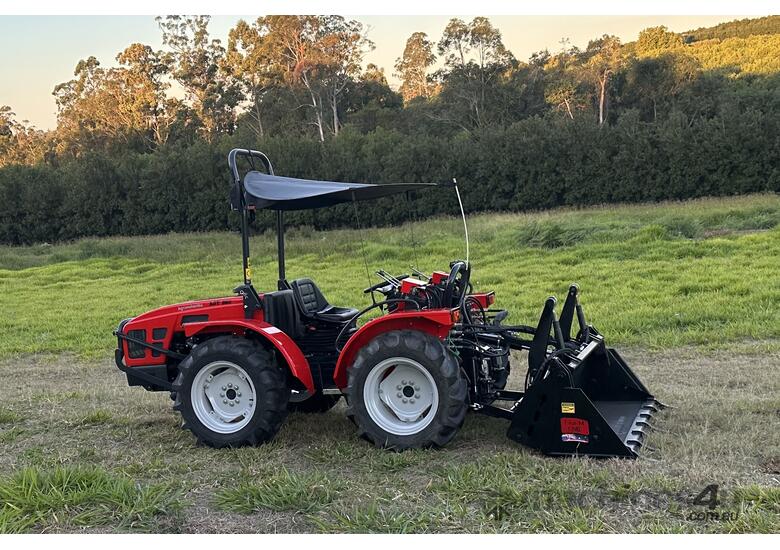 caption AGT 960 Reversible Console Tractor 60hp - Versatile, compact, smart & safe!