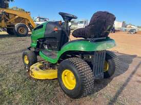 2007 JOHN DEERE LA100 RIDE-ON LAWN MOWER - picture2' - Click to enlarge