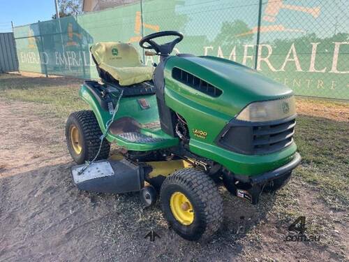 2007 JOHN DEERE LA100 RIDE-ON LAWN MOWER