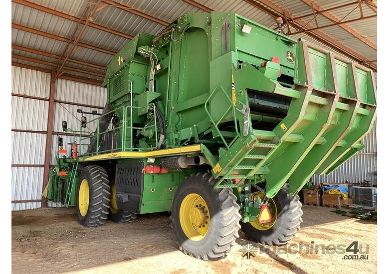 caption JOHN DEERE 7760 PICKER,