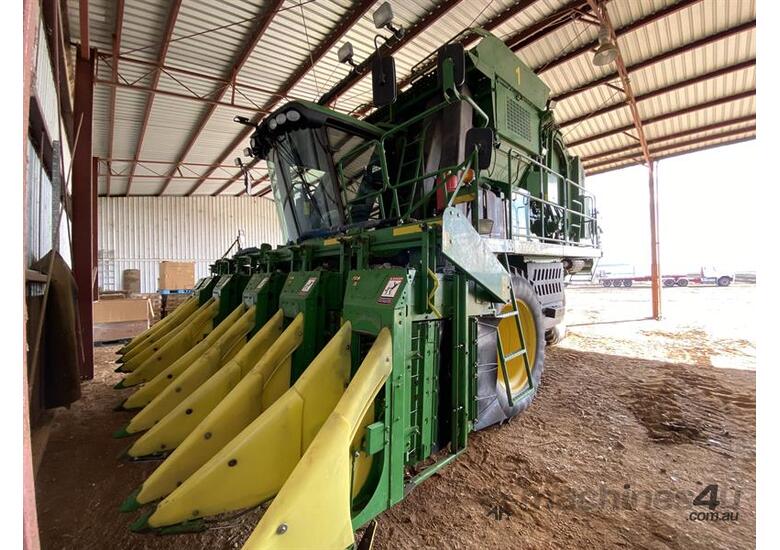caption JOHN DEERE 7760 PICKER,