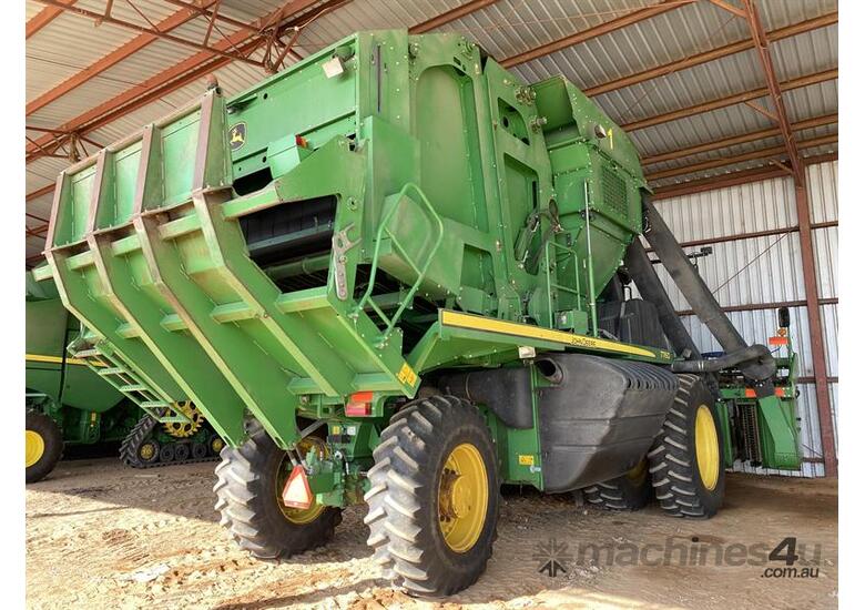 caption JOHN DEERE 7760 PICKER,