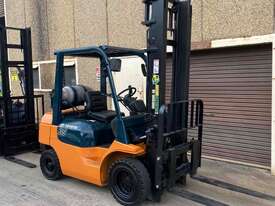 Toyota 2.5 Ton Forklift  - picture0' - Click to enlarge