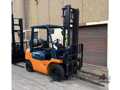 Toyota 2.5 Ton Forklift 