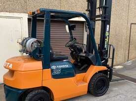 Toyota 2.5 Ton Forklift  - picture0' - Click to enlarge