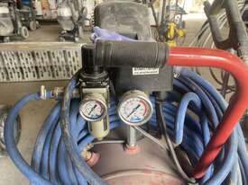 Air Compressor - picture0' - Click to enlarge