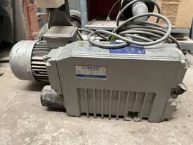 Dynavac Vacuum Pump - picture0' - Click to enlarge