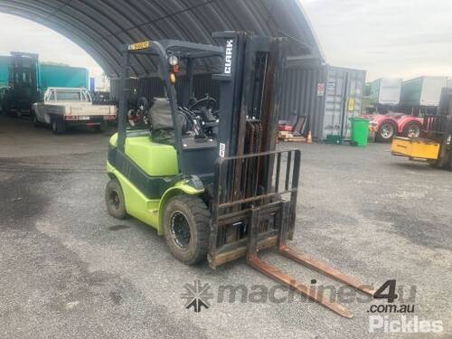 Clark C25L Forklift