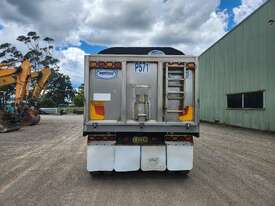 2015 Mack Granite Tipper with Hercules Super Dog - picture0' - Click to enlarge