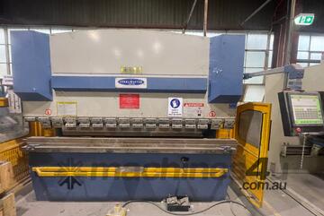 Steelmaster 3.2 m X 110 Ton NC pressbrake
