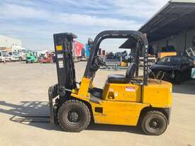Yale GTP050 Counter Balance Forklift - picture2' - Click to enlarge