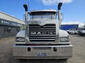 2011 Mack Trident   6x4 Prime Mover (PTO Hydraulics) - picture2' - Click to enlarge
