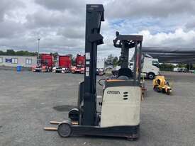 Crown ESR5200 High Reach Forklift - picture2' - Click to enlarge