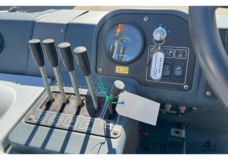 Nilfisk SR1601 Diesel rider sweeper