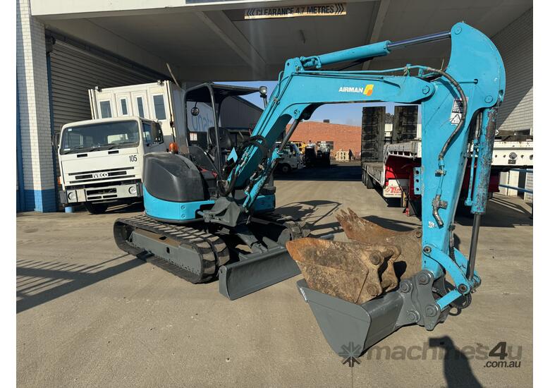 caption AIRMAN AX40U-1 EXCAVATOR