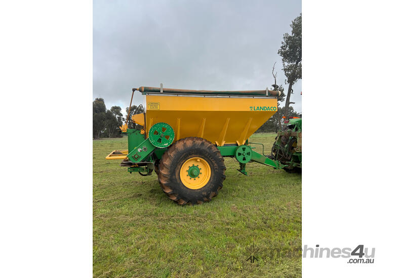 caption Landaco TS10000 Fertilizer/Manure Spreader Fertilizer/Slurry Equip
