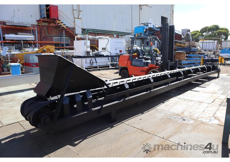 caption Industrial Soil Gravel Incline Trough Elevator Conveyor - 10m Long Belt
