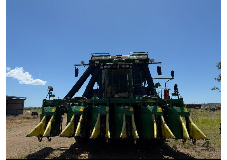 caption John Deere 7760 Cotton Picker/Stripper Harvester/Header