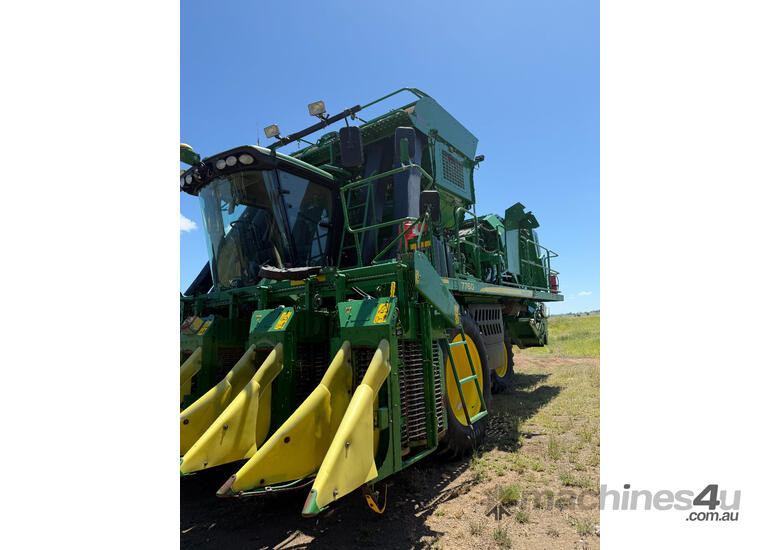 caption John Deere 7760 Cotton Picker/Stripper Harvester/Header