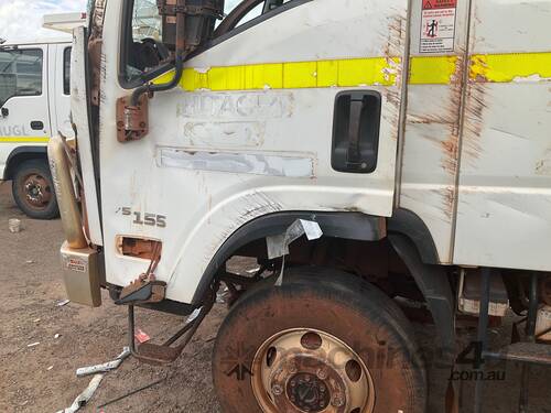 caption 2018 Isuzu NPS 75-155 Crew Cab Table Top
