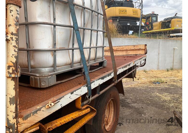 caption 2018 Isuzu NPS 75-155 Crew Cab Table Top